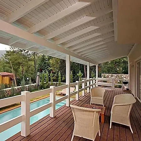 Villa Sleeps 6 Pool Air Con Wifi