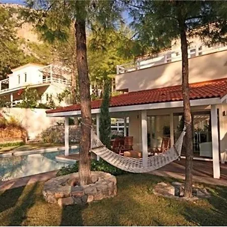 Sleeps 6 Pool Air Con Wifi Villa