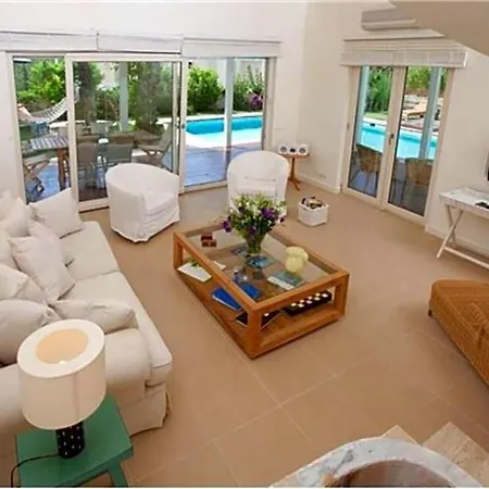 Villa Sleeps 6 Pool Air Con Wifi
