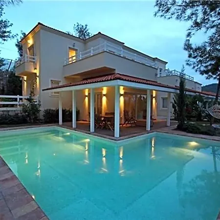 Sleeps 6 Pool Air Con Wifi Вилла Гёчек